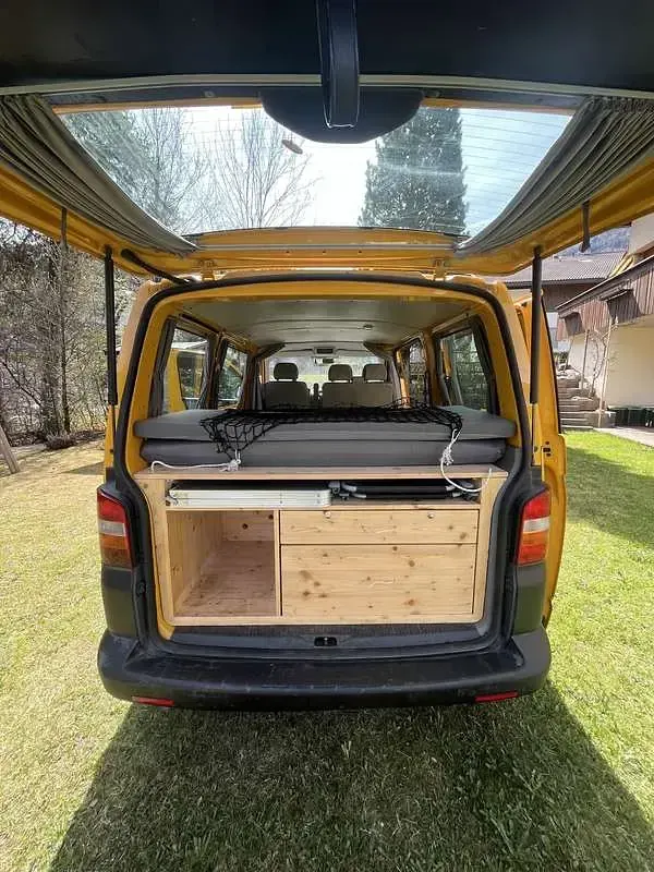 Usata VW Caravelle 86 CV (63 kW) 2003 Giallo Furgone