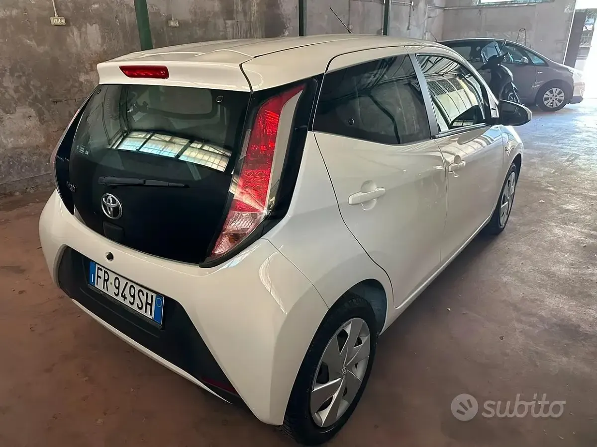 Usata Toyota Aygo Cool 69 CV (50 kW) 2018 Bianco Utilitaria