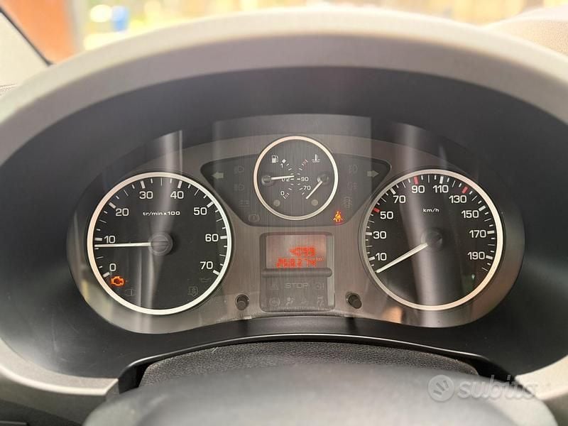 Usata Peugeot Partner Outdoor 2008 Grigio Monovolume