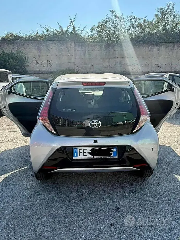 Usata Toyota Aygo 69 CV (50 kW) 2016 Grigio Utilitaria