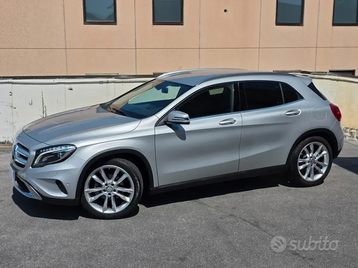 Usata Mercedes GLA200 136 CV (100 kW) 2015 Grigio SUV