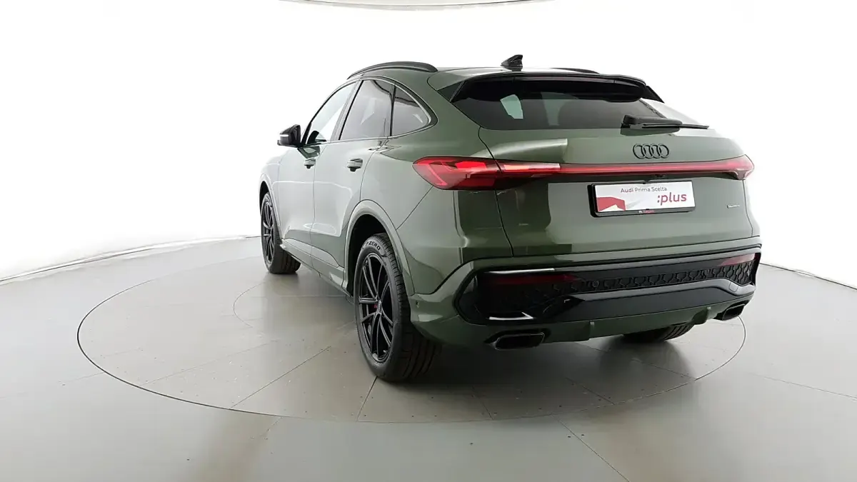 Usata Audi Q5 Sportback S-Line 204 CV (150 kW) 2025 Verde distretto metallizzato SUV