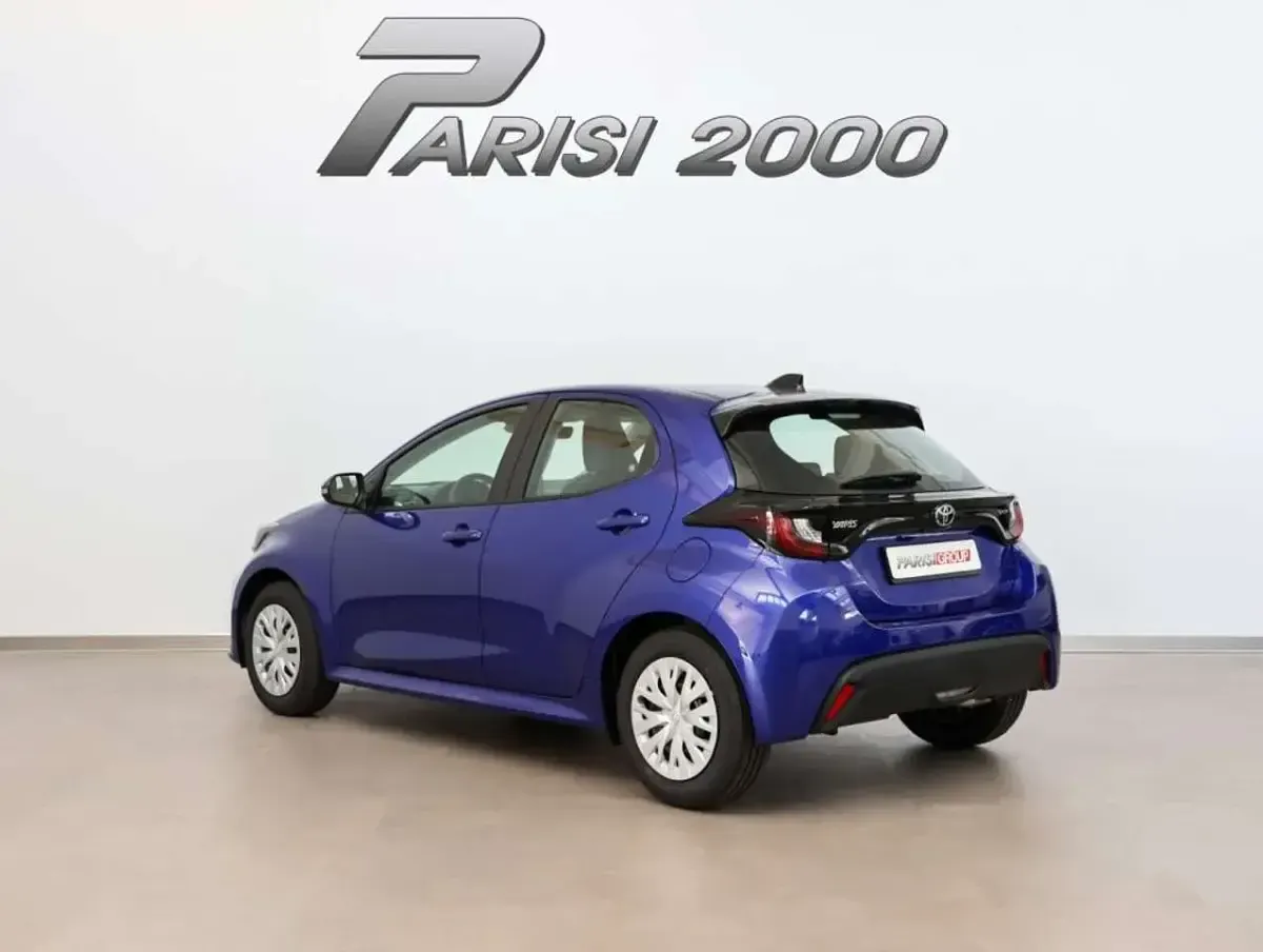 Nuova Toyota Yaris Hybrid Active 92 CV (67 kW) 2026 Blu Berlina