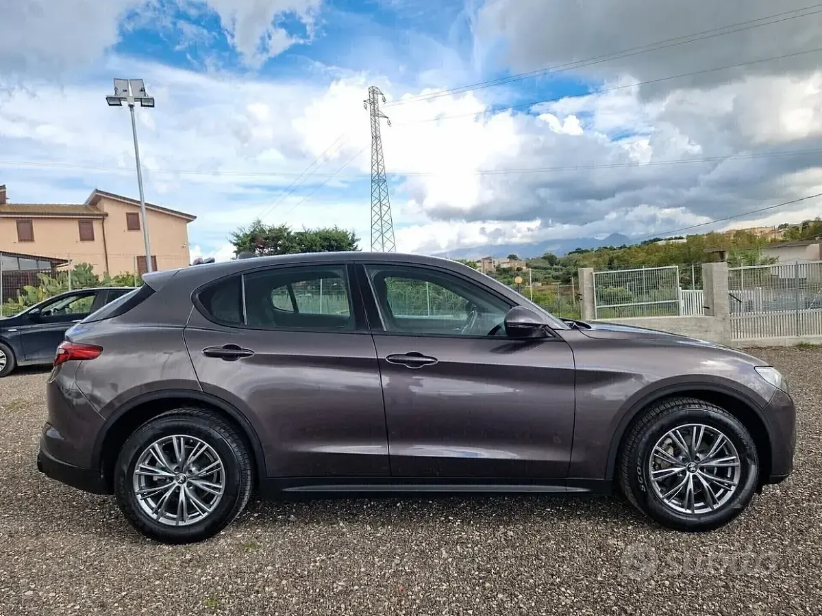 Usata Alfa Romeo Stelvio Business 190 CV (139 kW) 2022 Grigio SUV