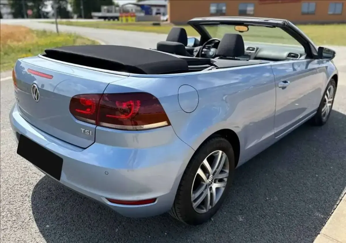 Usata VW Golf Cabriolet 105 CV (77 kW) 2012 Shark blue Cabrio