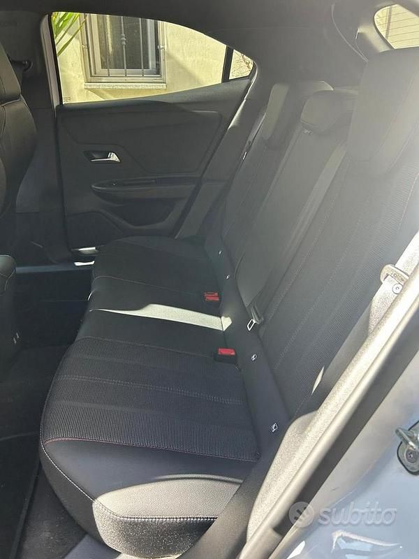 Usata Opel Mokka-e GS Line 100 kW (136 CV) 2022 Bianco SUV