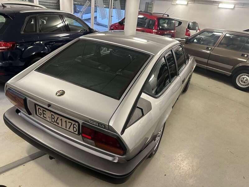 Usata Alfa Romeo GTV 150 CV (110 kW) 1983 Argento Coupé