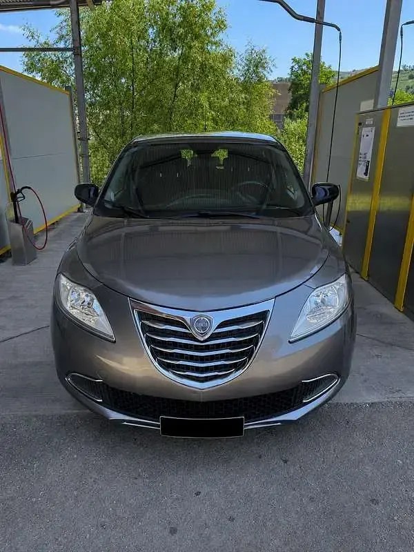 Usata Lancia Ypsilon Gold 95 CV (69 kW) 2012 Utilitaria