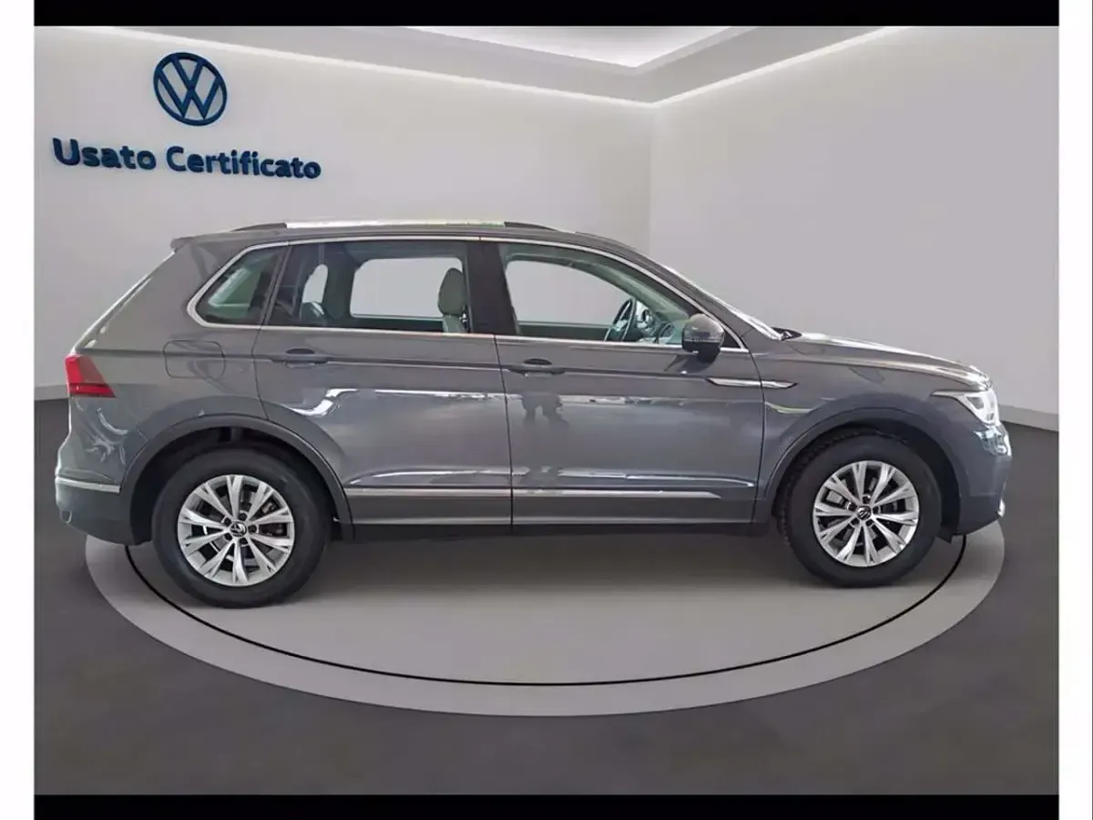 Usata VW Tiguan Life 150 CV (110 kW) 2022 Dolphin grey SUV