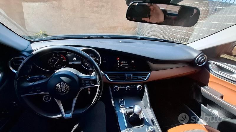 Usata Alfa Romeo Giulia 150 CV (110 kW) 2016 Nero Berlina