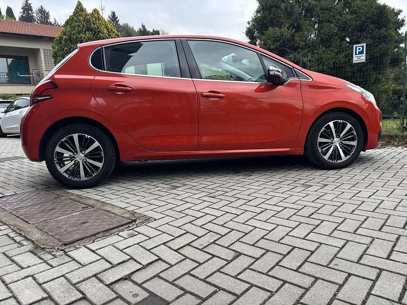 Usata Peugeot 208 Active 75 CV (55 kW) 2016 Arancione Utilitaria
