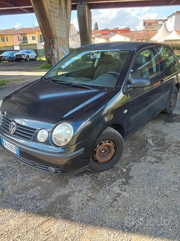 Grigio Usata 2004 VW Polo Due volumi | 2200 € (Buon prezzo) - Immagine 1/4