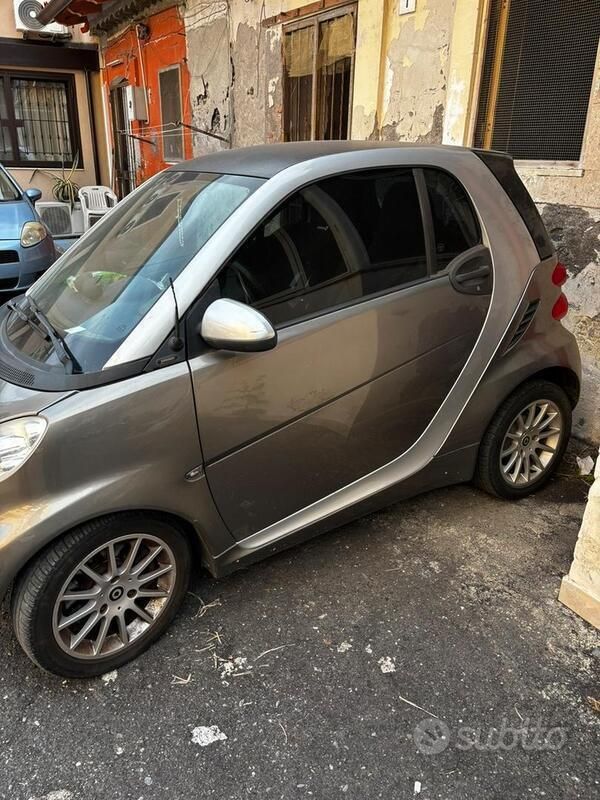 Usata 2011 Smart ForTwo Coupé Due volumi | 5500 € (Buon prezzo) - Immagine 1/4