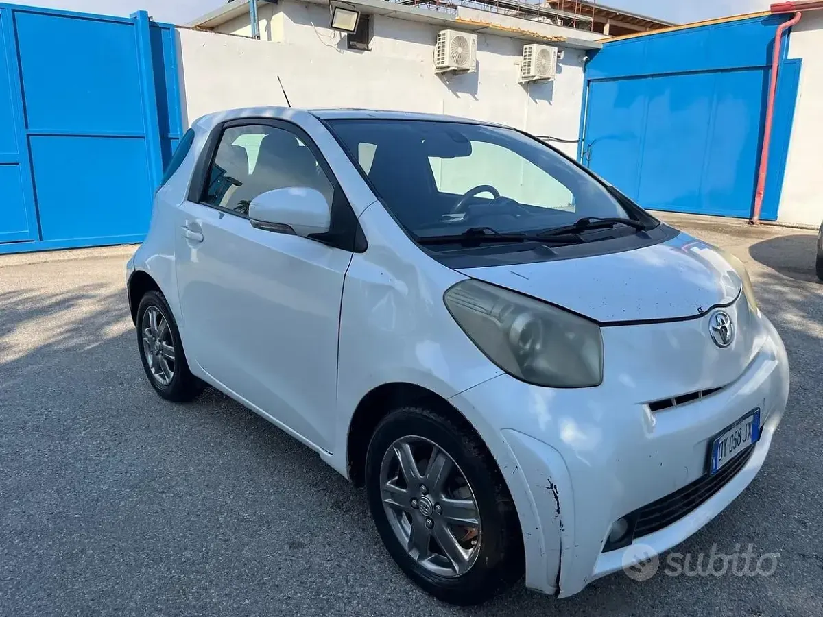 Usata Toyota iQ 68 CV (50 kW) 2009 Bianco Utilitaria