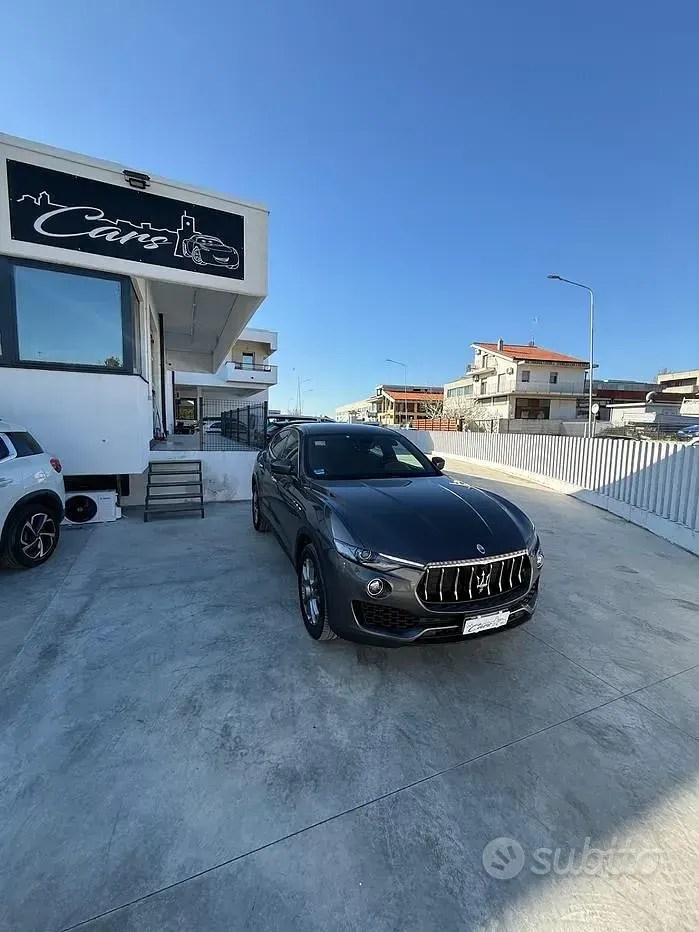 Usata Maserati Levante 275 CV (202 kW) 2019 Grigio SUV