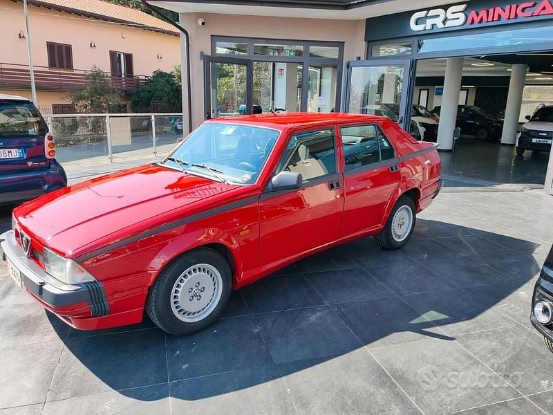 Usata Alfa Romeo 75 155 CV (114 kW) 1991 Rosso Berlina