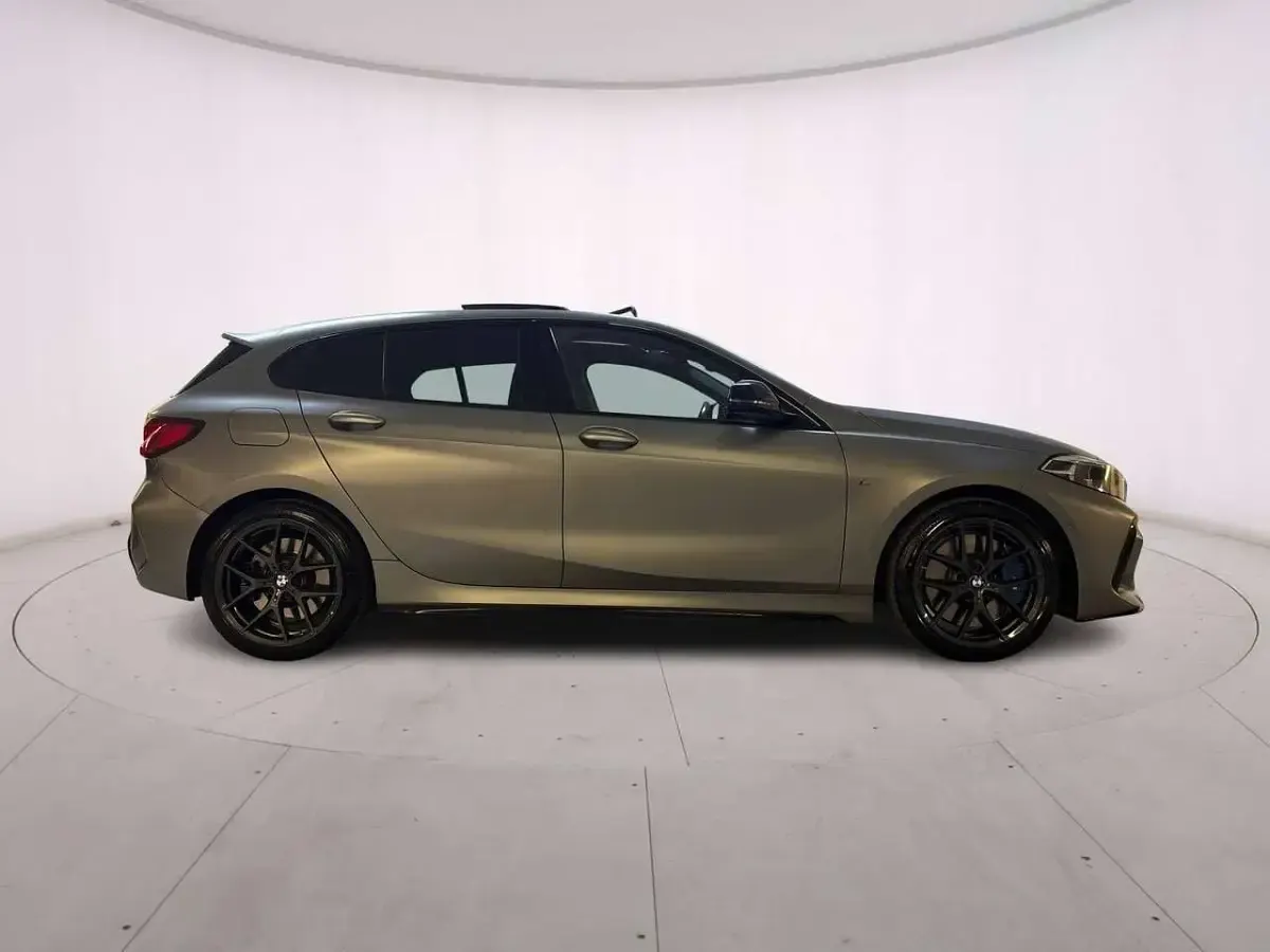 Usata BMW M135 306 CV (225 kW) 2023 Frozen pure grey Utilitaria