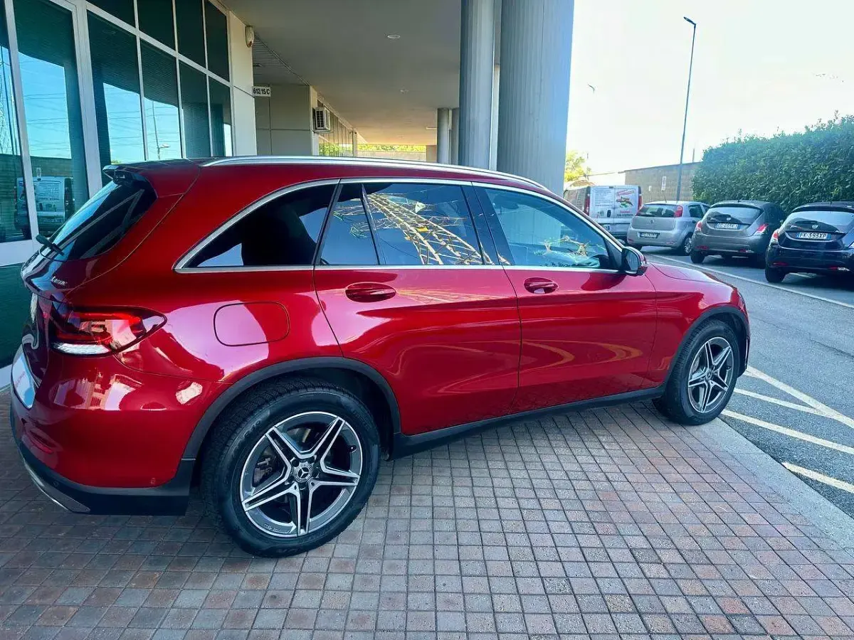 Usata Mercedes GLC220 Premium 194 CV (142 kW) 2022 Vernice rossa giacinto SUV