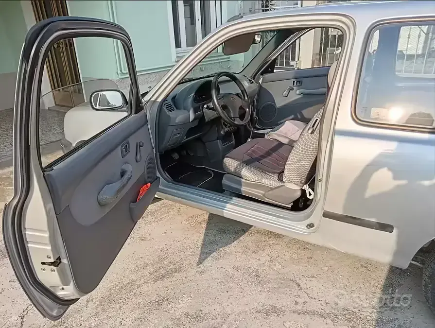 Usata Nissan Micra 54 CV (39 kW) 1997 Grigio Utilitaria