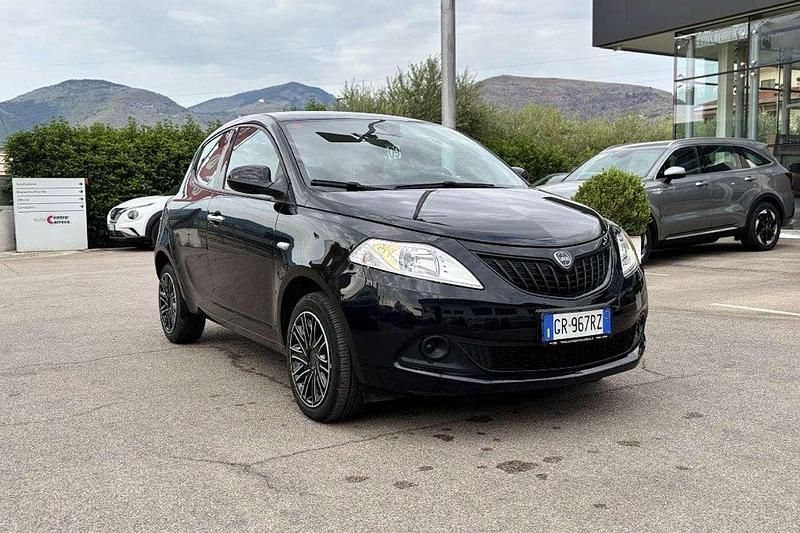 Nero Usata 2023 Lancia Ypsilon Silver Due volumi | 12.900 € (Buon prezzo) - Immagine 1/4