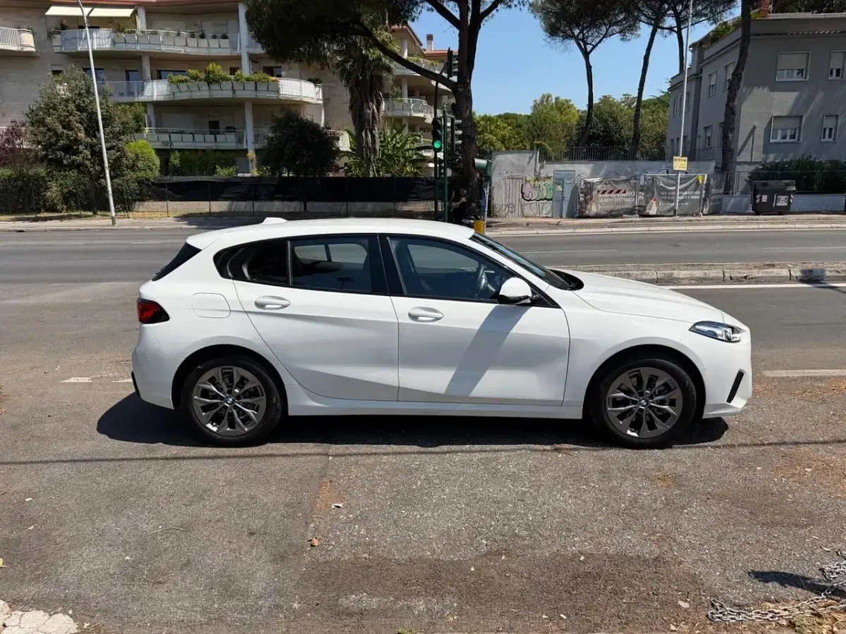 Usata BMW 120 Advantage 156 CV (114 kW) 2025 Bianco Utilitaria