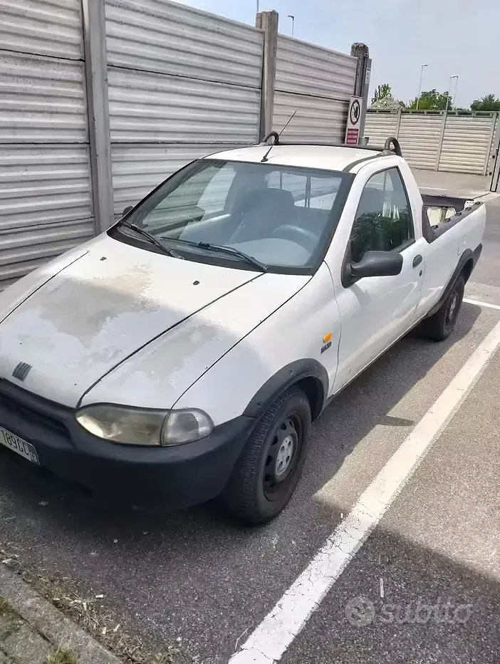 Usata Fiat Strada 69 CV (50 kW) 2000 Pick-up