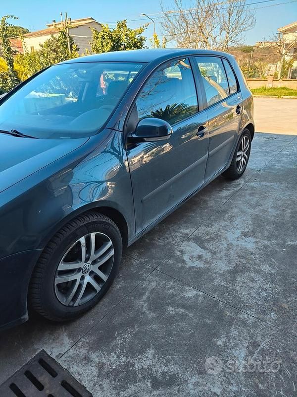 Usata VW Golf V 105 CV (77 kW) 2005 Utilitaria