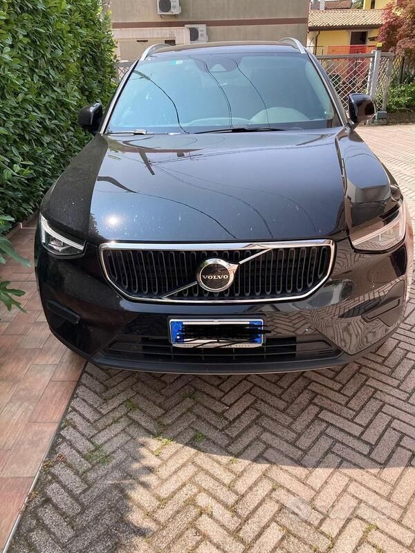 Nero Usata 2023 Volvo XC40 SUV | 28.000 € (Ottimo prezzo) - Immagine 1/4