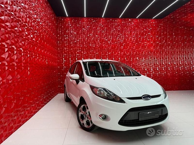 Usata Ford Fiesta Titanium 60 CV (44 kW) 2011 Bianco Utilitaria