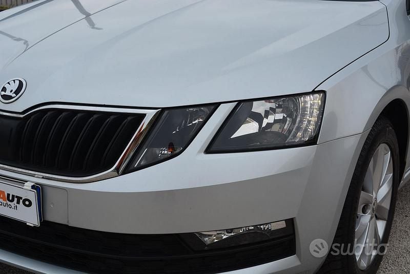 Usata Skoda Octavia Executive 116 CV (85 kW) 2020 Grigio Station wagon
