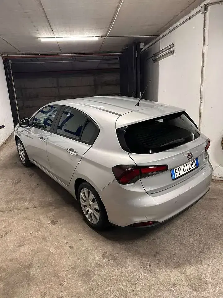 Usata Fiat Tipo Lounge 95 CV (69 kW) 2018 Argento Berlina