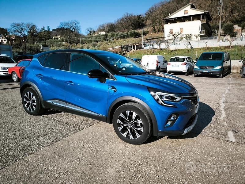 Usata Renault Captur Techno 101 CV (74 kW) 2024 Blu SUV