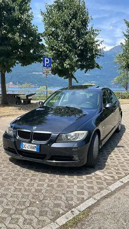 Usata BMW 318 122 CV (89 kW) 2007 Nero Berlina