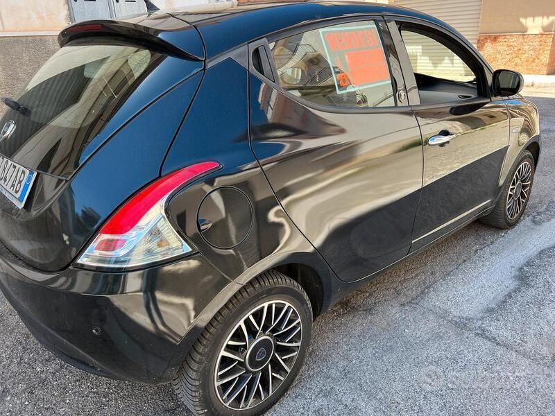 Usata Lancia Ypsilon 95 CV (69 kW) 2015 Utilitaria