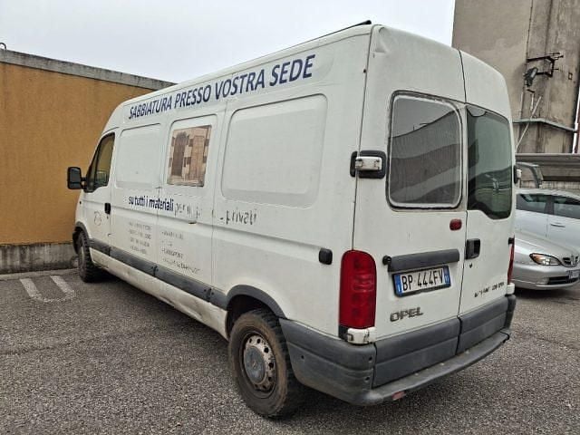 Usata Opel Movano 114 CV (83 kW) 2001 Bianco pastello Berlina