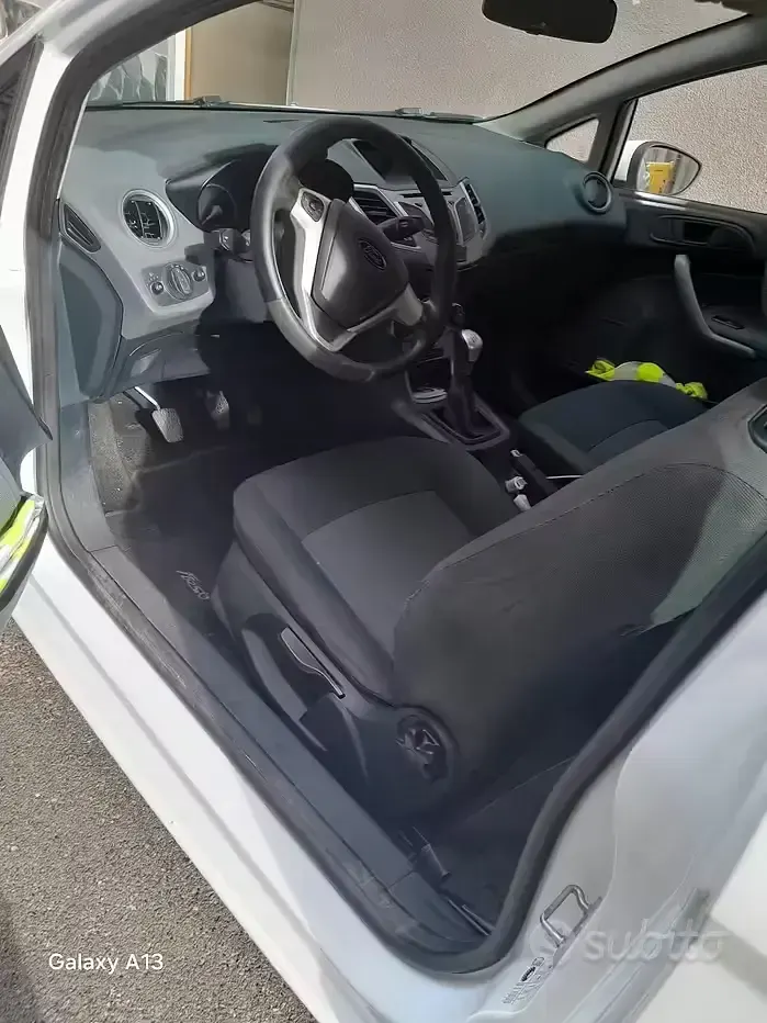 Usata Ford Fiesta 68 CV (50 kW) 2010 Bianco Utilitaria