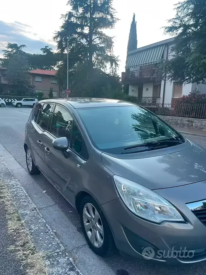 Usata Opel Meriva 95 CV (69 kW) 2011 Bluazzurro Monovolume