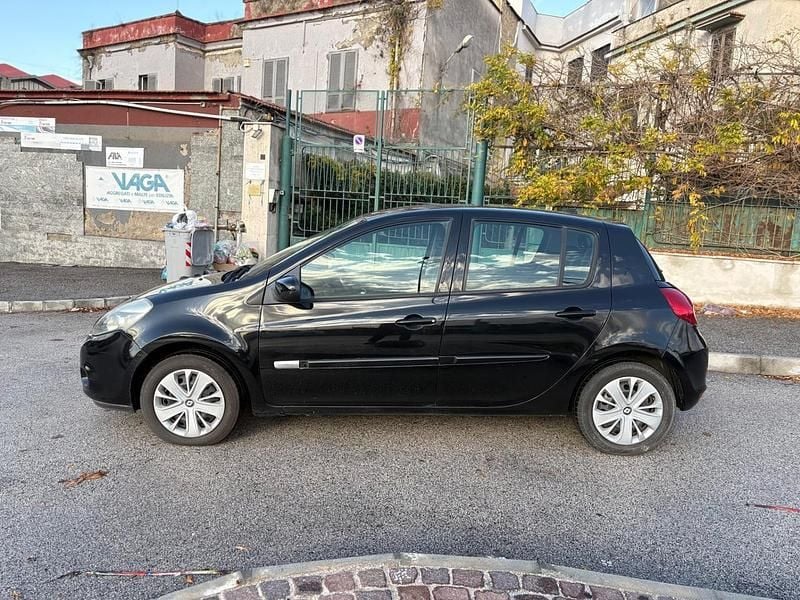 Usata Renault Clio IV Dynamique 74 CV (54 kW) 2012 Nero Berlina