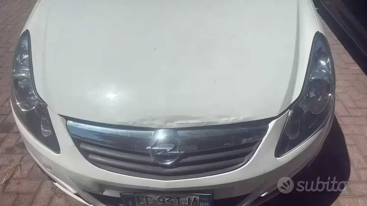 Usata Opel Corsa 65 CV (47 kW) 2010 Bianco Utilitaria