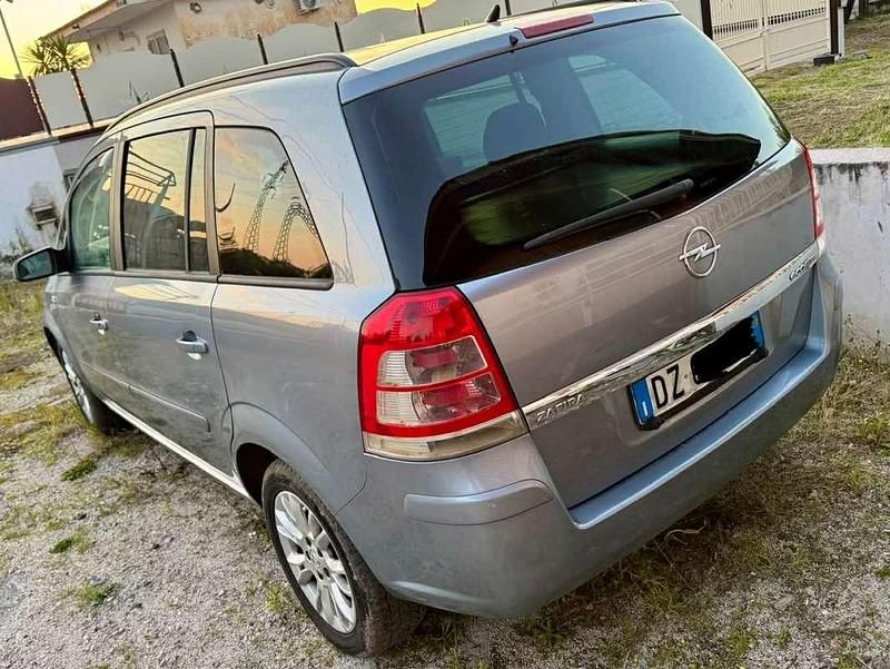 Usata Opel Zafira Edition 150 CV (110 kW) 2010 Grigio Monovolume