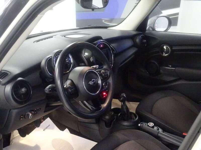 Begagnad Mini ONE 102 HK (75 kW) 2018 Vit Halvkombi