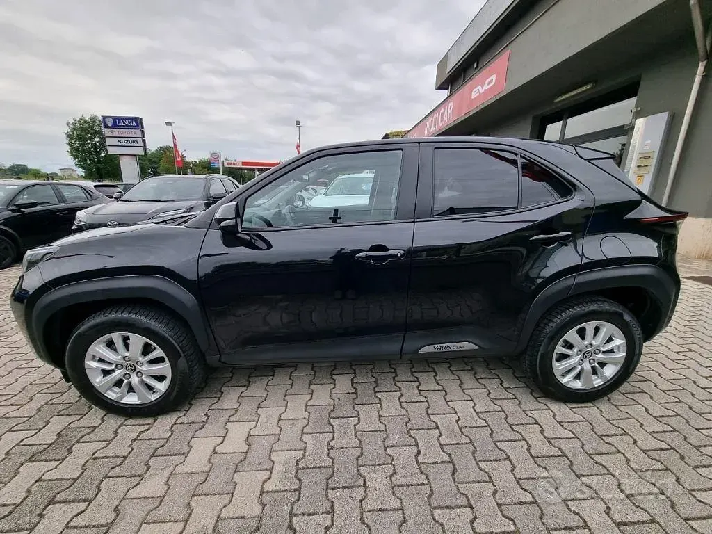 Usata Toyota Yaris Cross Business Edition 116 CV (85 kW) 2024 Nero SUV
