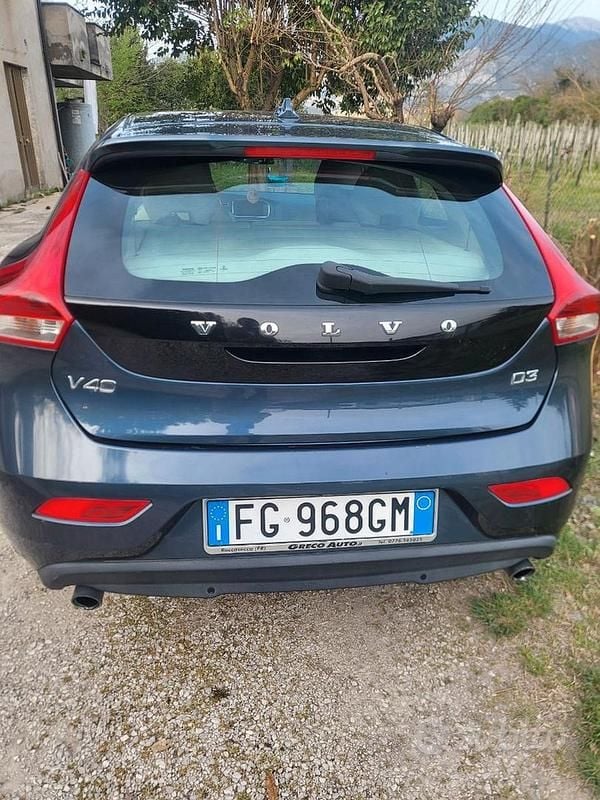 Usata Volvo V40 Ocean Race 150 CV (110 kW) 2016 Blu Berlina