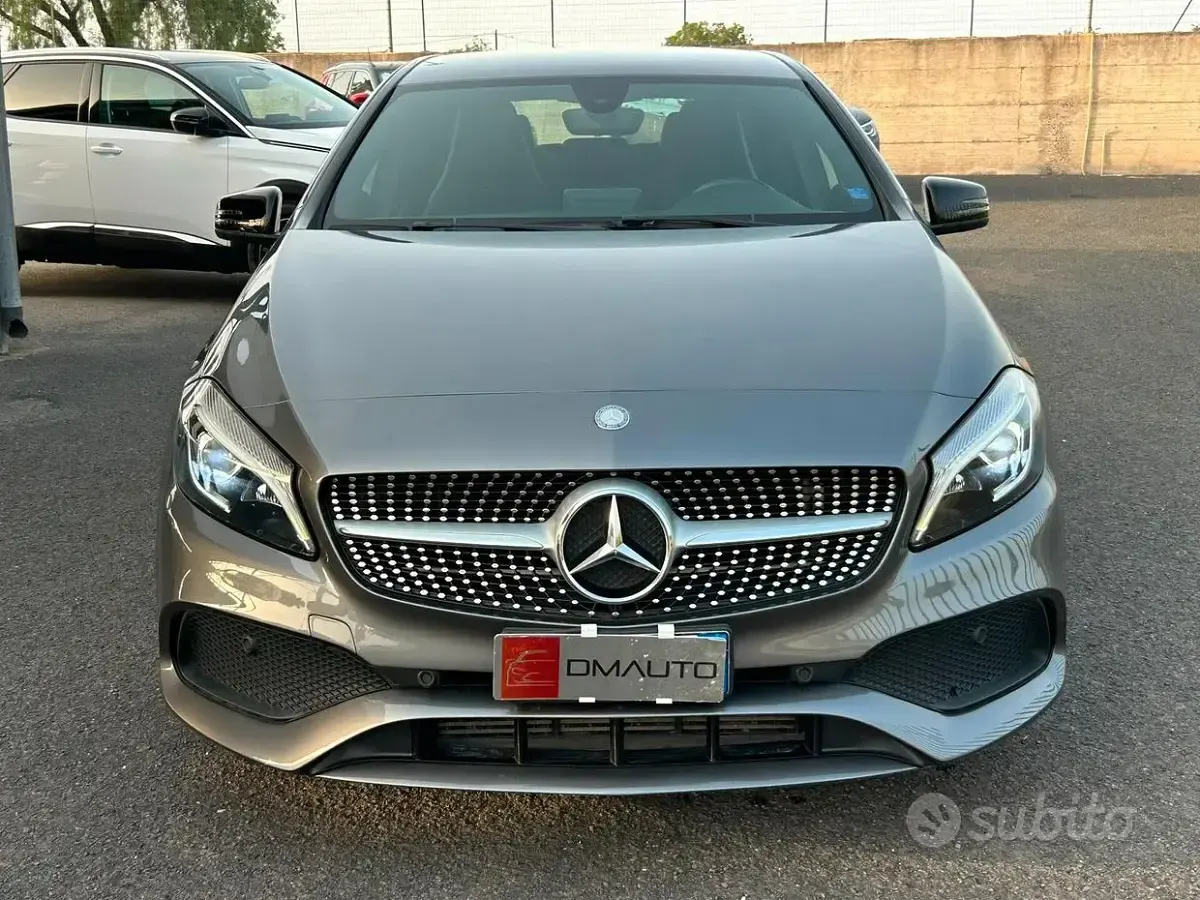 Usata Mercedes A180 Premium 109 CV (80 kW) 2016 Grigio Utilitaria