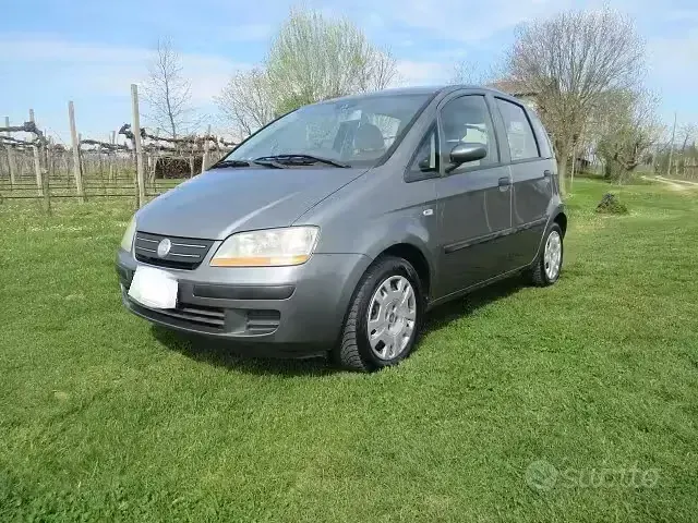 Usata Fiat Idea Dynamic 95 CV (69 kW) 2005 Blu Monovolume