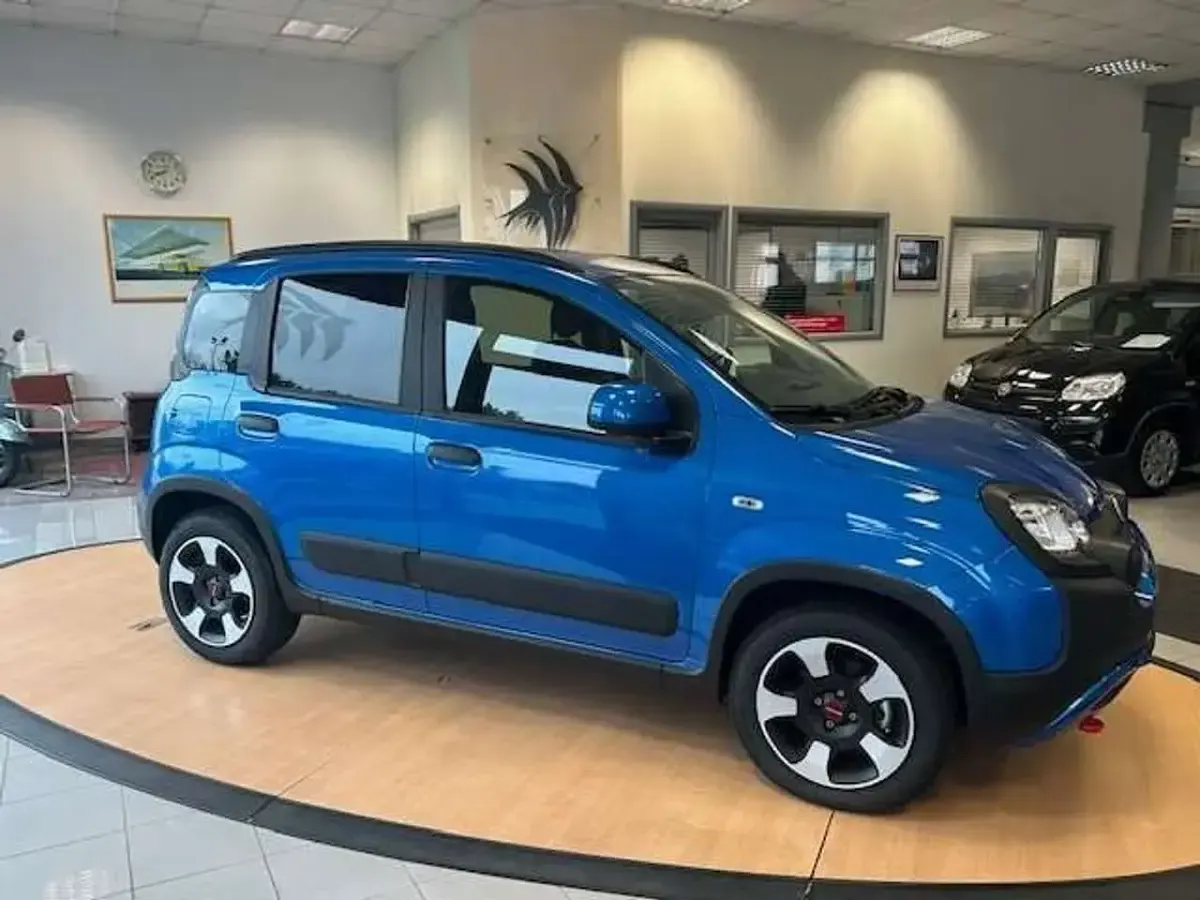 Usata Fiat Panda Cross 69 CV (50 kW) 2024 Blu/azzurro Utilitaria