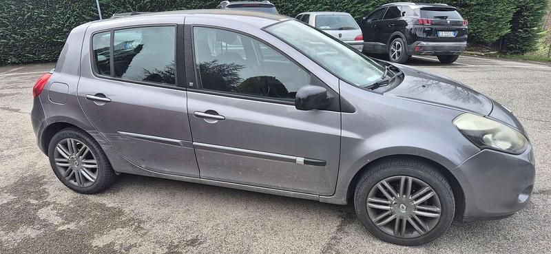 Usata Renault Clio II 68 CV (50 kW) 2010 Berlina