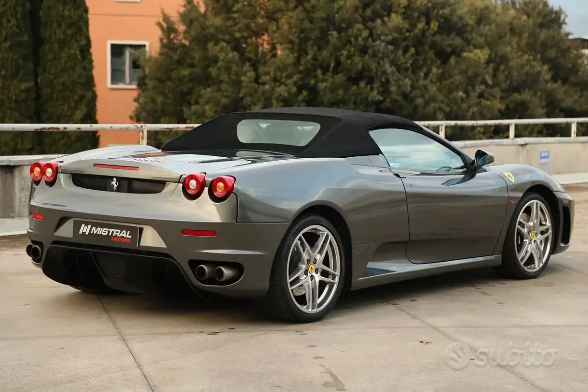 Usata Ferrari F430 490 CV (360 kW) 2006 Grigio Cabrio