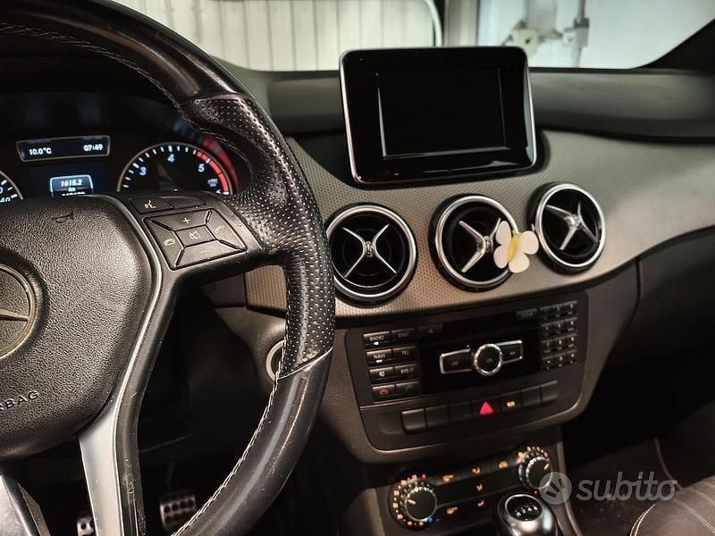 Usata Mercedes B200 Executive 136 CV (100 kW) 2013 Nero Utilitaria