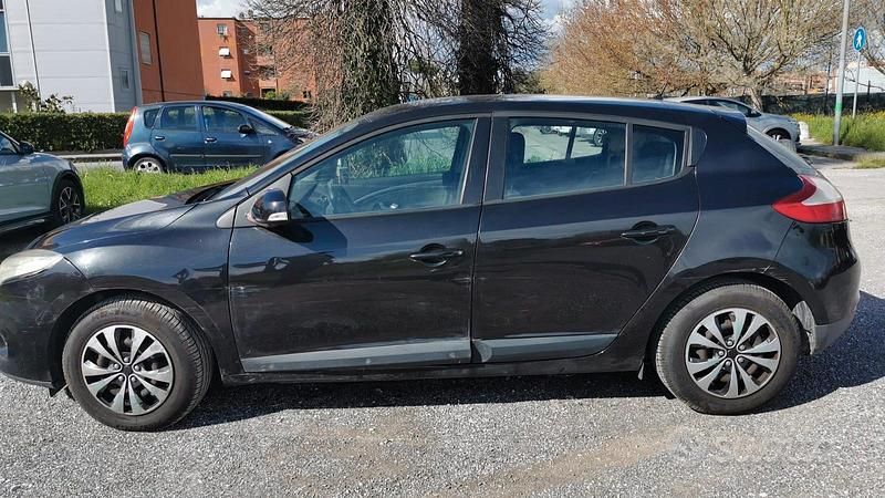 Nero Usata 2009 Renault Mégane Tre volumi | 2500 € - Immagine 1/3